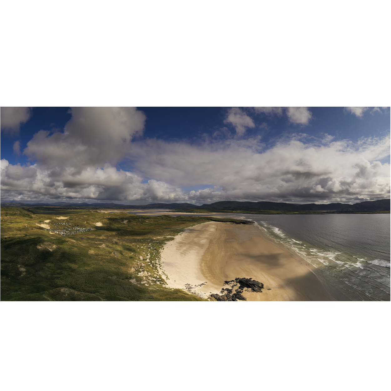 beach-goers-tramore-beach-kiltoorish-donegal PM