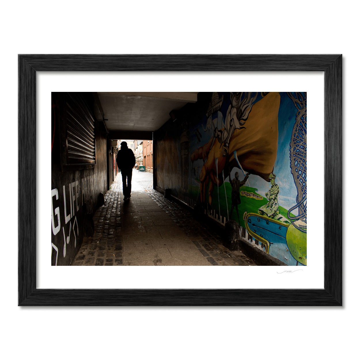 belfast-alleyway-silhouette-street-mural PM