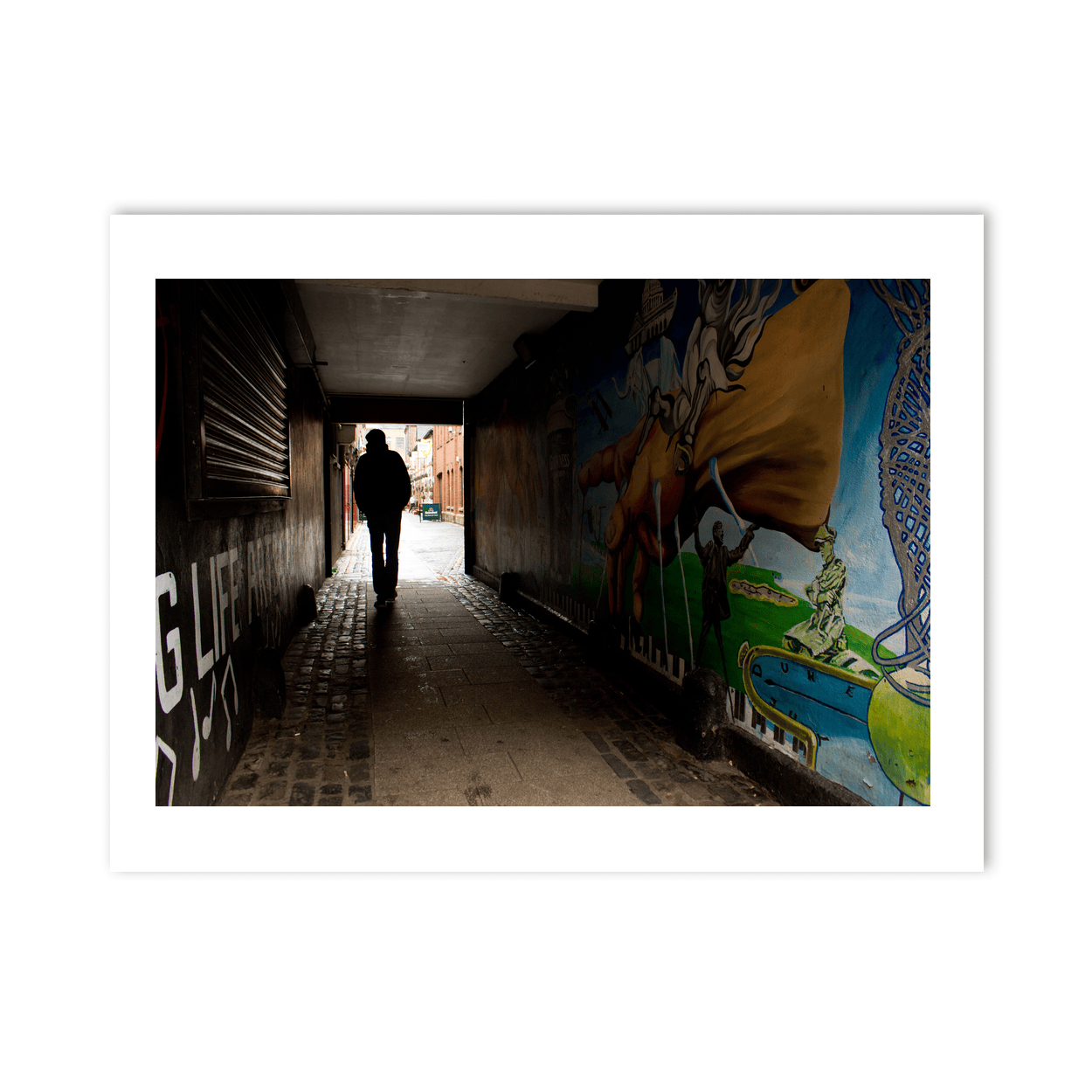 belfast-alleyway-silhouette-street-mural PM