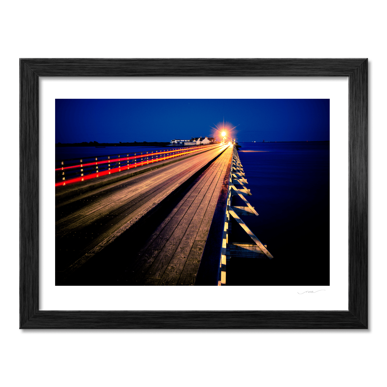bull-wall-wooden-bridge-light-trails-night PM