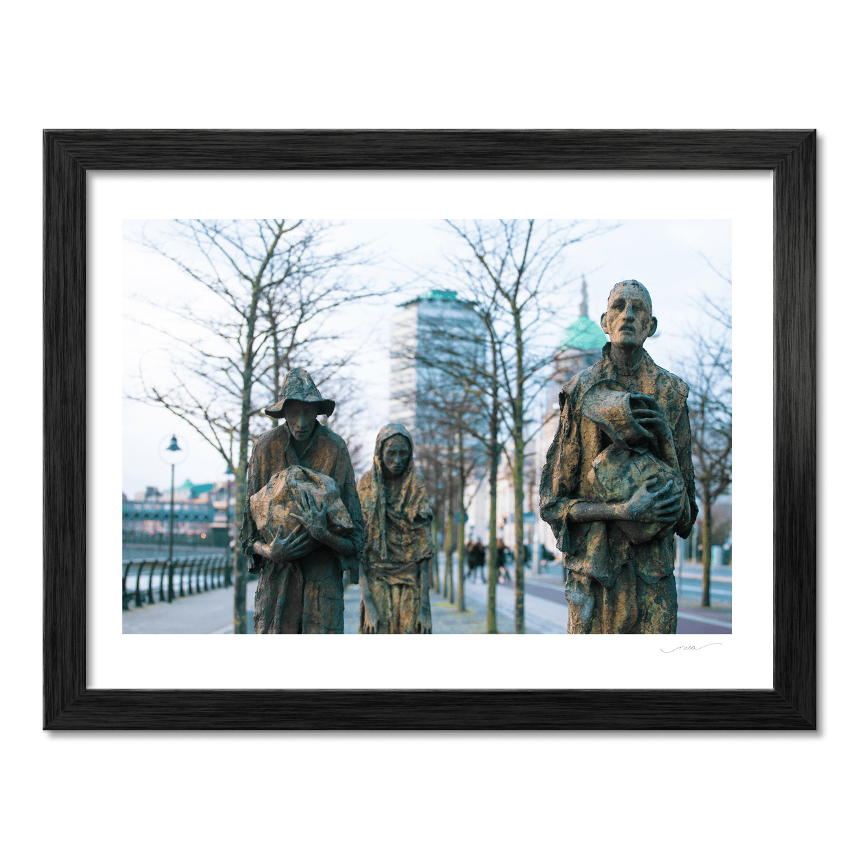 famine-memorial-statues-custom-house-quay PM
