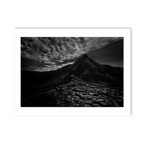 giants-causeway-basalt-columns-moonlit-night PM