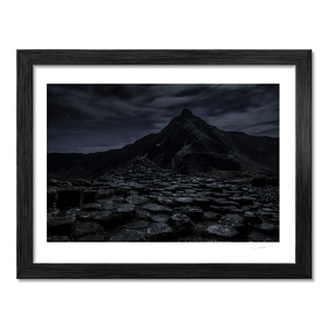 giants-causeway-hexagonal-columns-night BF