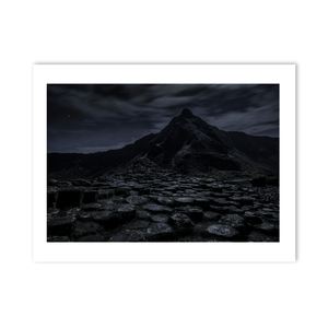 giants-causeway-hexagonal-columns-night PM