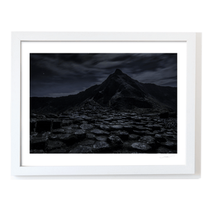 giants-causeway-hexagonal-columns-night WF