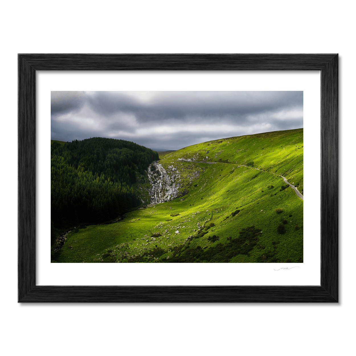 glenmacnass-waterfall-valley-moody-sky PM