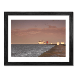 irish-ferries-poolbeg-lighthouse-golden-hour BF