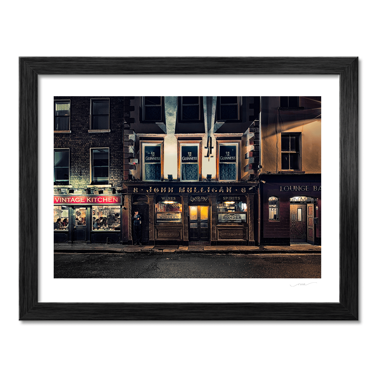 mulligans-pub-poolbeg-street-night PM