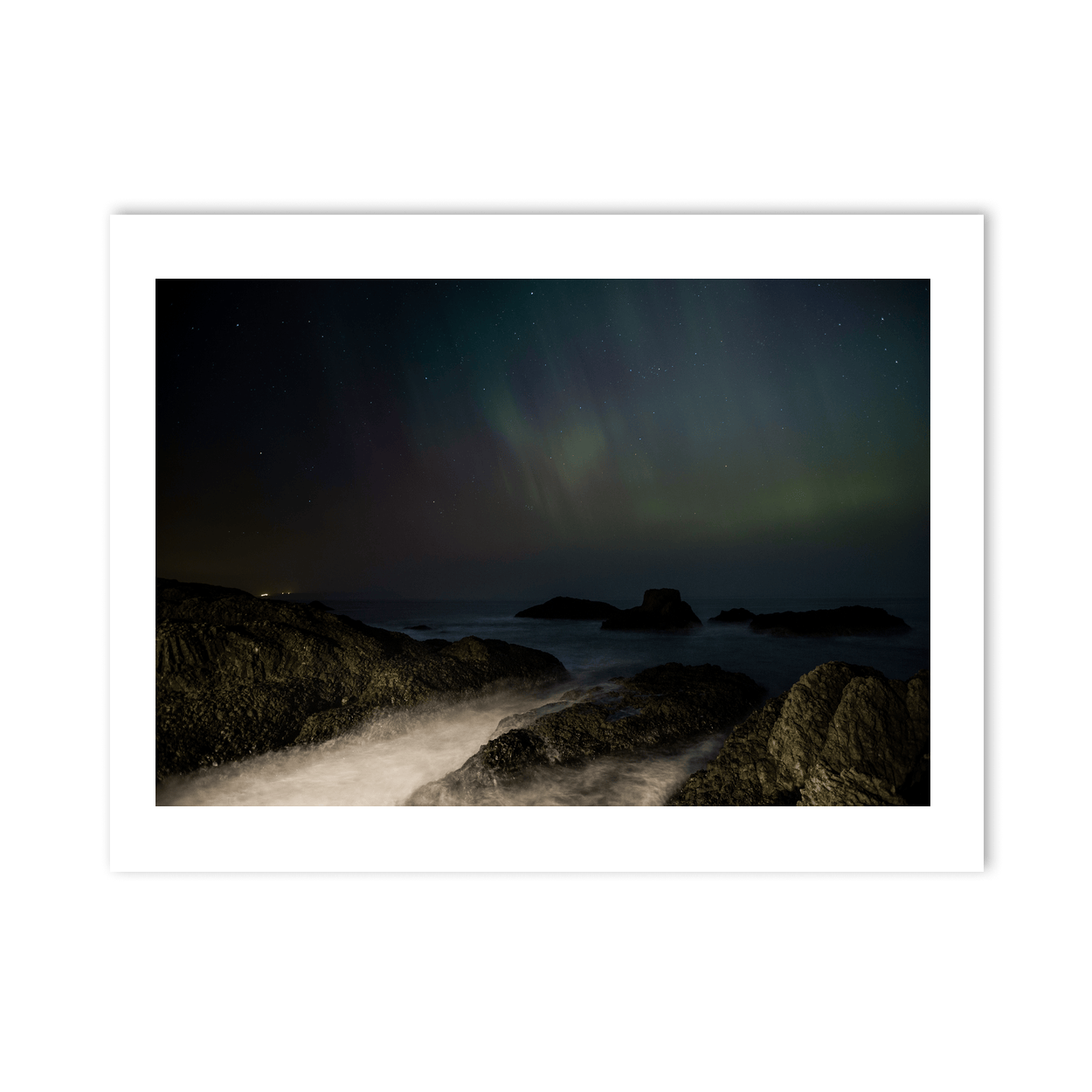 northern-lights-aurora-rocky-coast-antrim PM