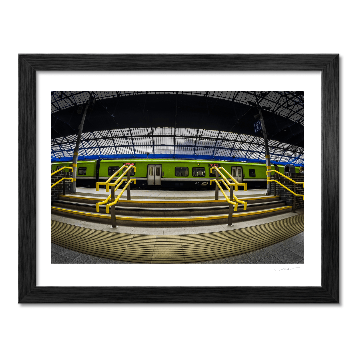 pearse-station-dart-train-platform PM