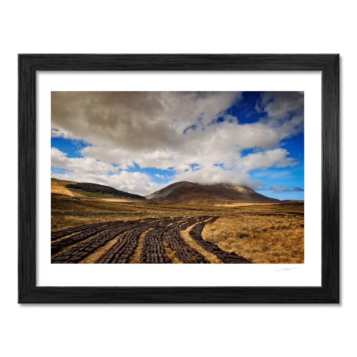 peat-turf-bog-mount-errigal-dramatic-sky PM