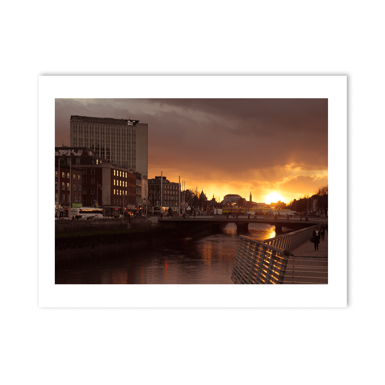 river-liffey-dramatic-sunset-oconnell-bridge PM