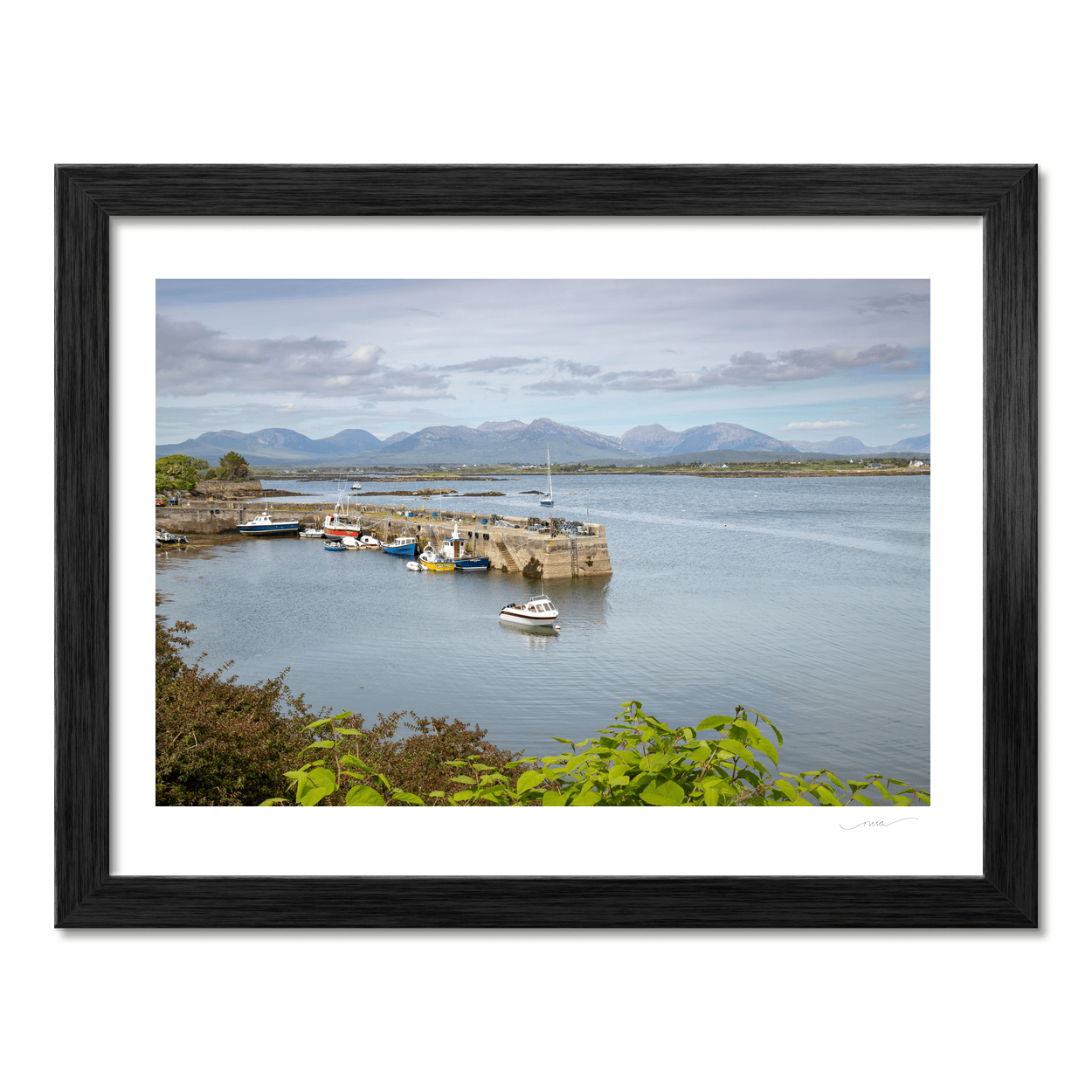 roundstone-harbour-boats-connemara PM