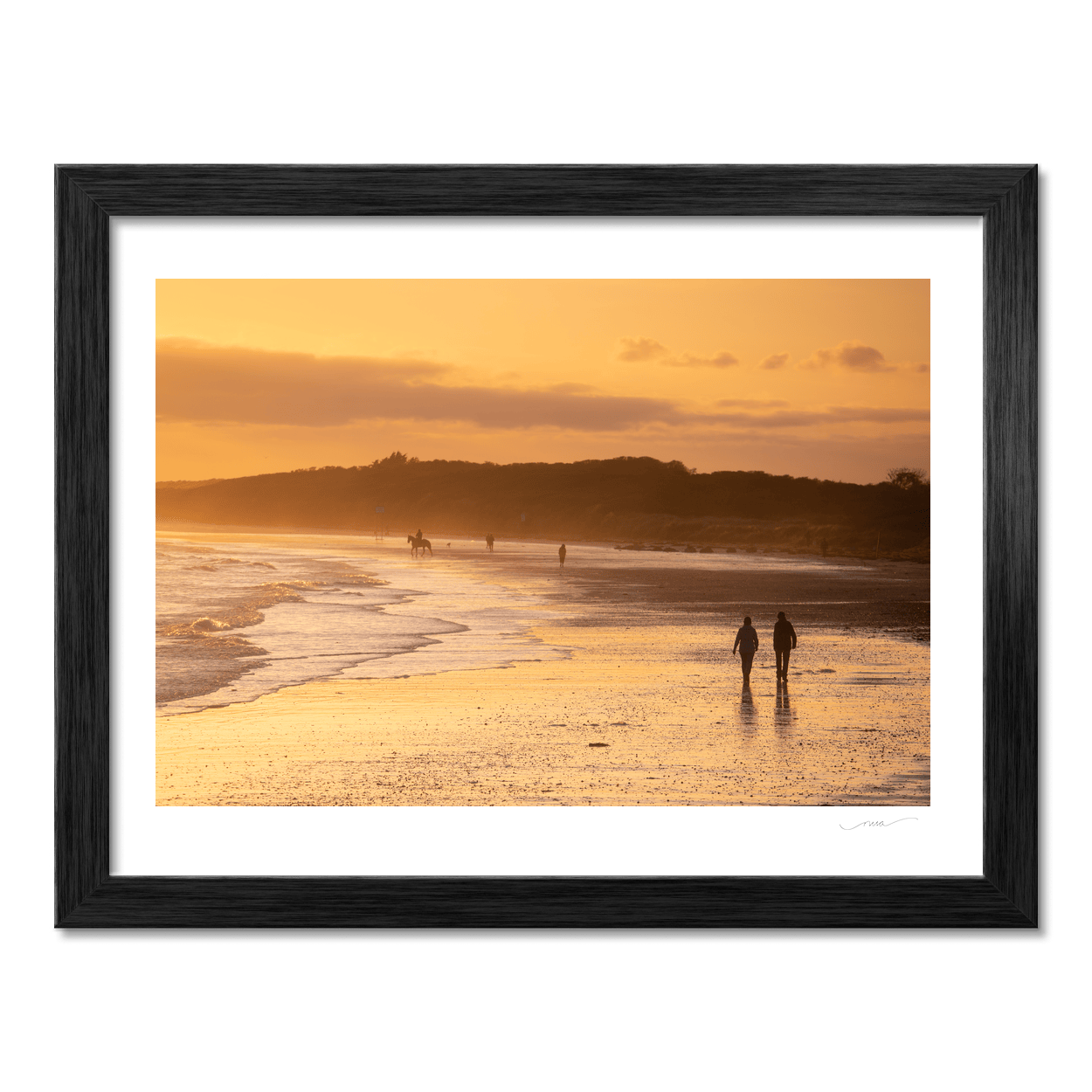 south-beach-golden-sunset-silhouettes-walkers-horses PM