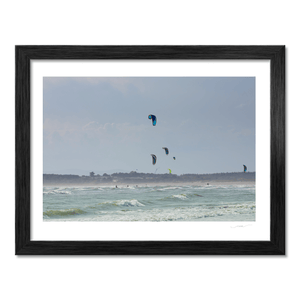 south-beach-kitesurfers-windy-day BF